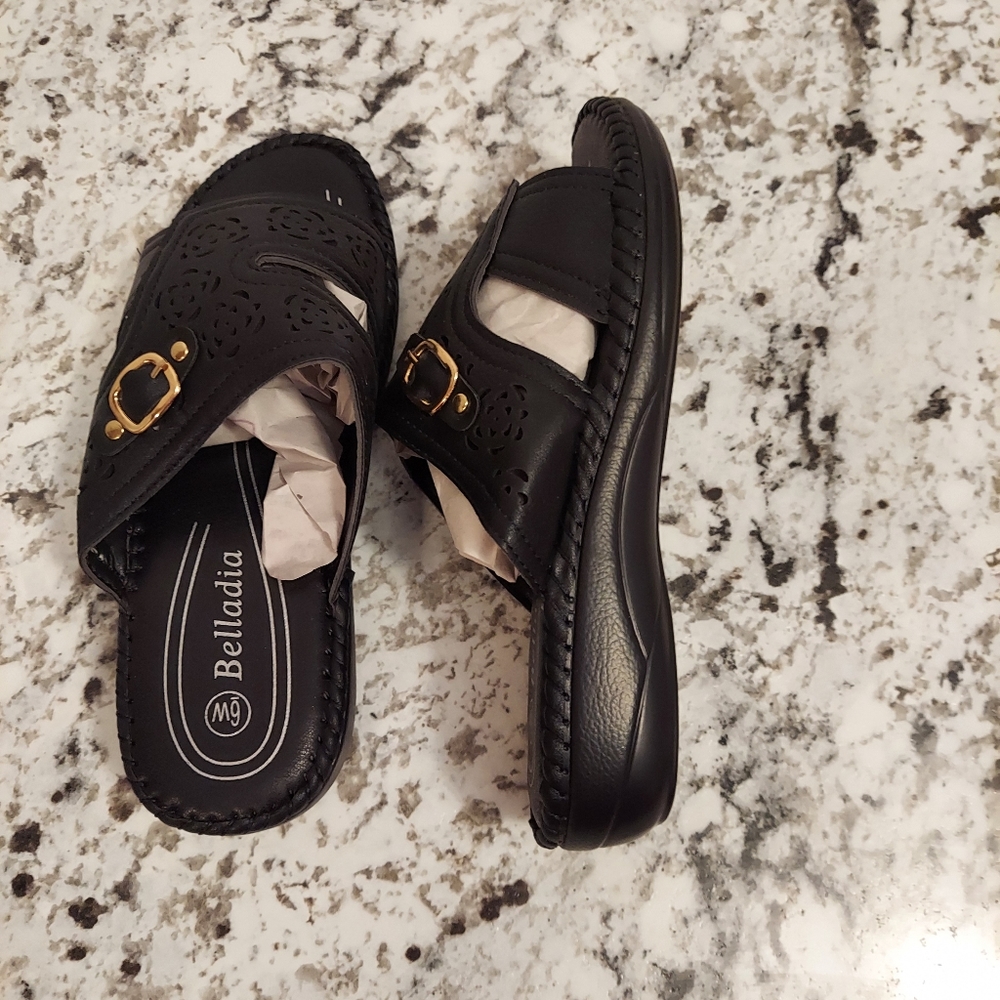 NWT black sandals - Picture 3 of 6